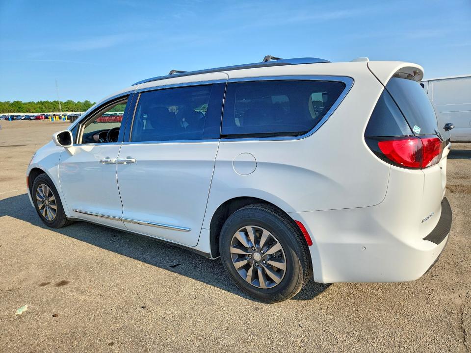 Photo 2 from auction – 2019 CHRYSLER PACIFICA with VIN 2C4RC1EG6KR686421