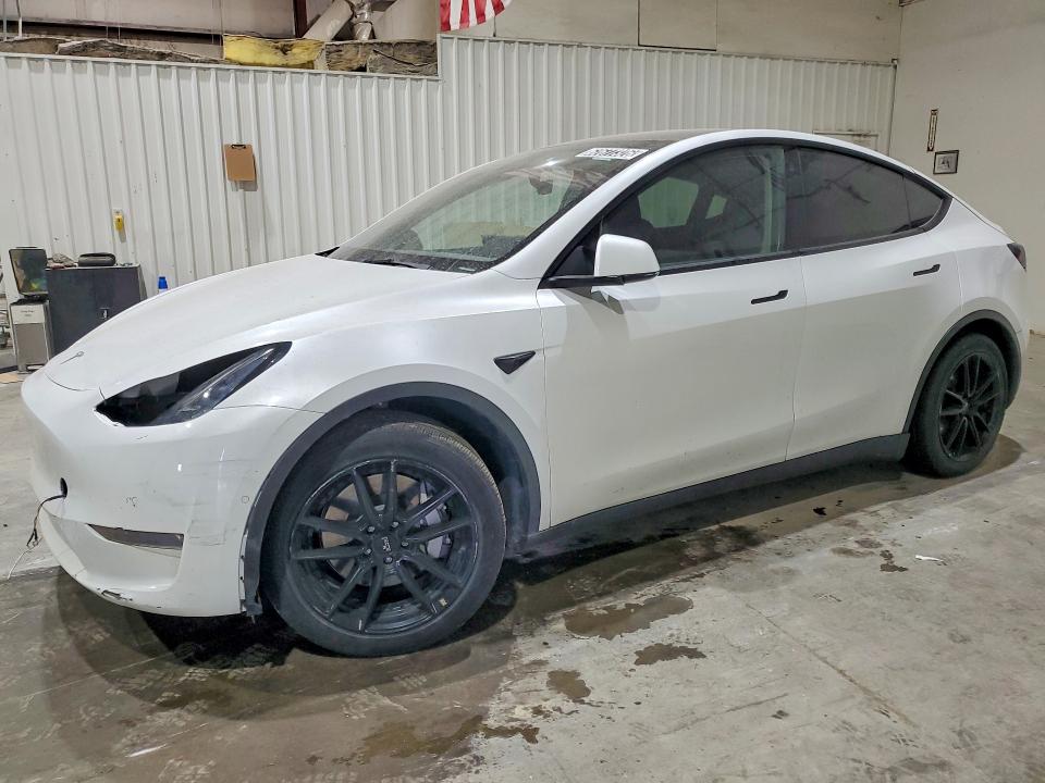 TESLA MODEL Y 2022 with VIN 7SAYGDEE4NA013028 - Photo from auction