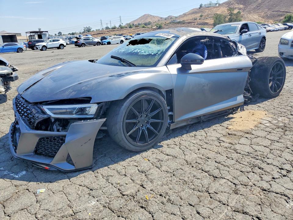 AUDI R8 2017 с VIN WUAKBAFX2H7903723 - Снимка от търг