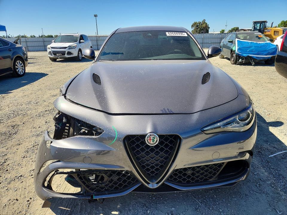 Photo 5 from auction – 2017 ALFA ROMEO GIULIA with VIN ZARFAEAV4H7549918
