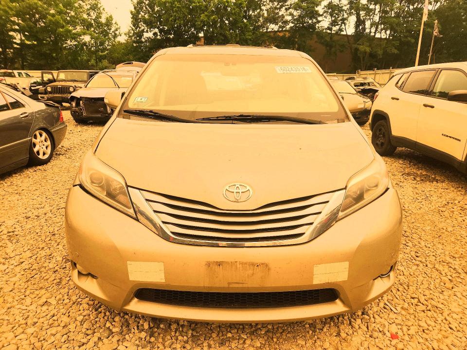 Photo 5 from auction – 2017 TOYOTA SIENNA with VIN 5TDDZ3DCXHS152874
