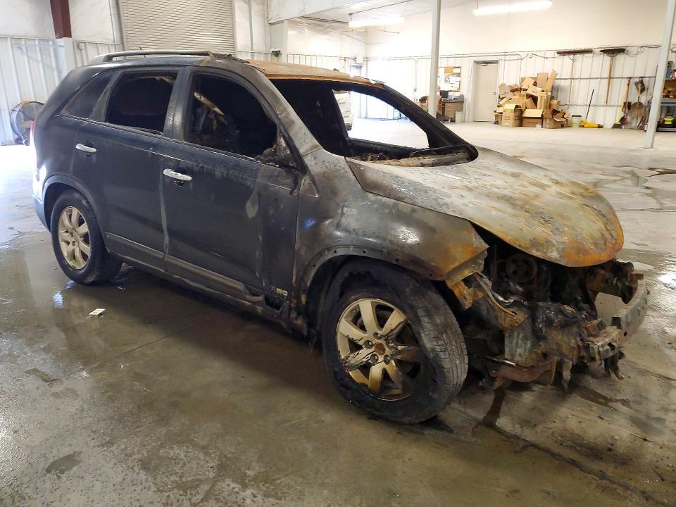 Photo 4 from auction – 2013 KIA SORENTO with VIN 5XYKTCA63DG357922