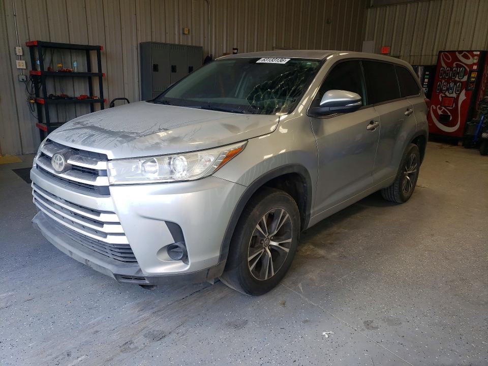 TOYOTA HIGHLANDER 2018 with VIN 5TDZZRFH3JS257702 - Photo from auction