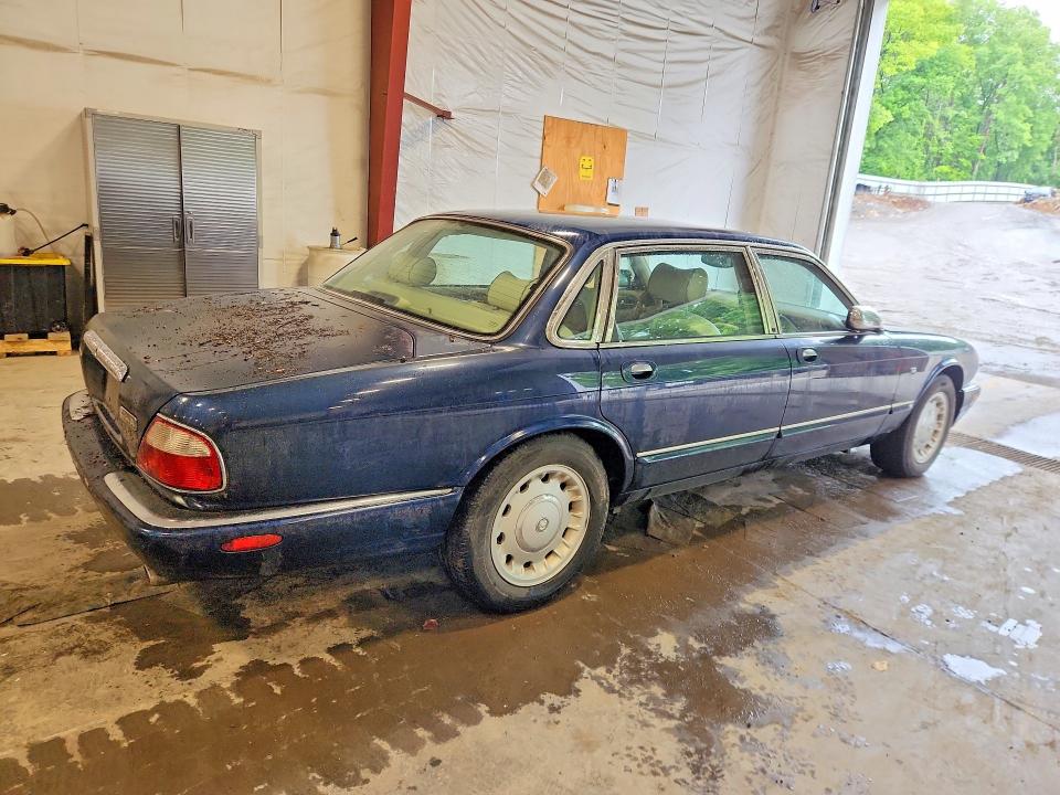 Photo 3 from auction – 1998 JAGUAR VANDENPLAS with VIN SAJKN6246WC853007