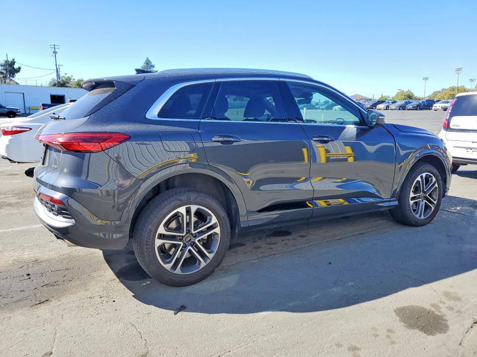 Photo 3 from auction – 2025 AUDI Q5 with VIN WA11AAGU7S2014592