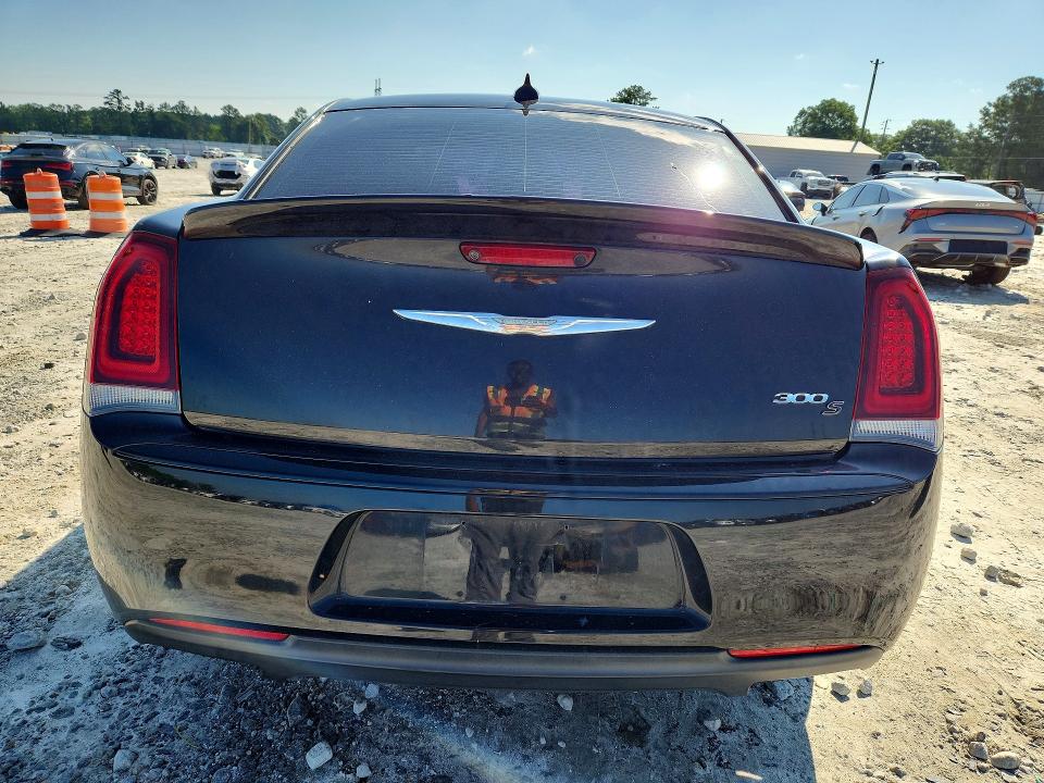 Photo 6 from auction – 2017 CHRYSLER 300 with VIN 2C3CCABGXHH603635