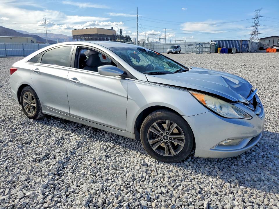 Снимка 4 от търг – 2013 HYUNDAI SONATA с VIN 5NPEB4AC6DH613362