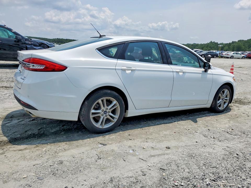 Photo 3 from auction – 2018 FORD FUSION with VIN 3FA6P0LU4JR243189