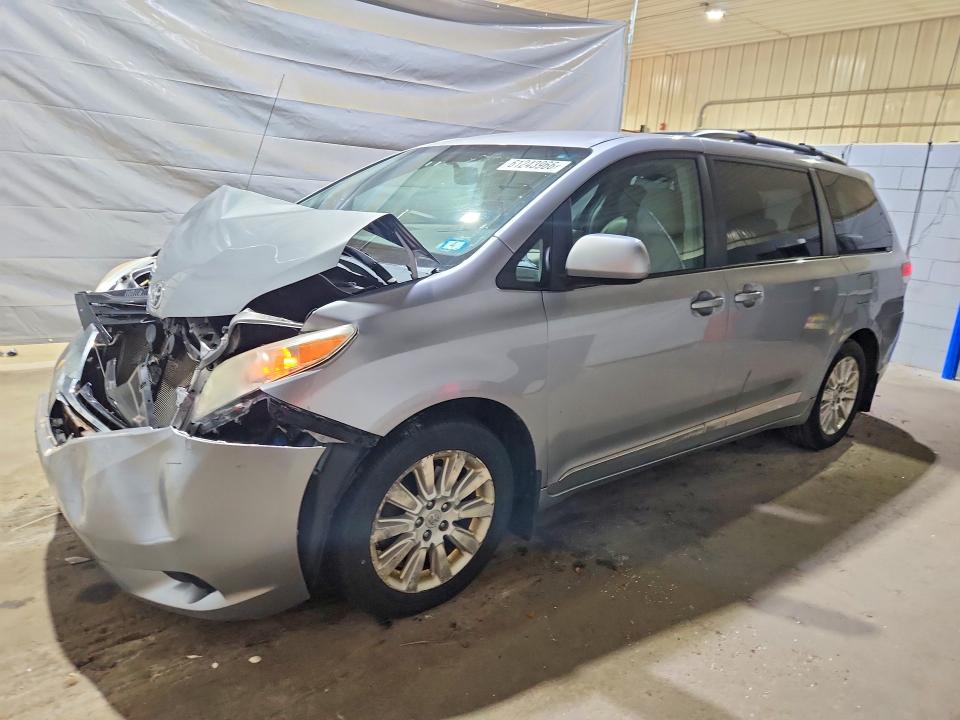 TOYOTA SIENNA 2011 with VIN 5TDJK3DC0BS020110 - Photo from auction