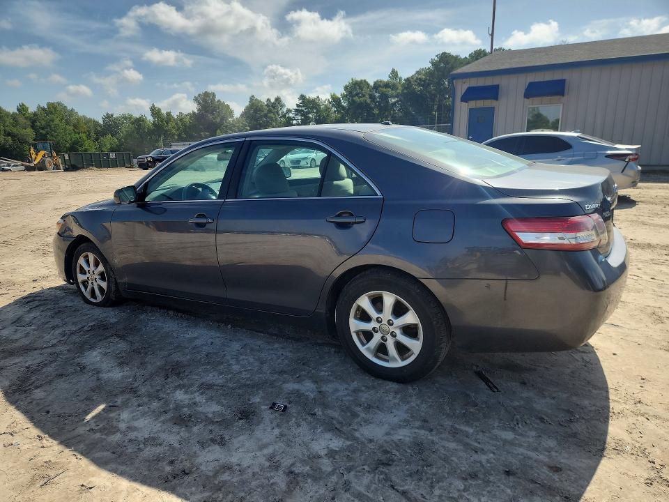 Zdjęcie 2 z aukcji – 2011 TOYOTA CAMRY z VIN 4T1BF3EK7BU690808