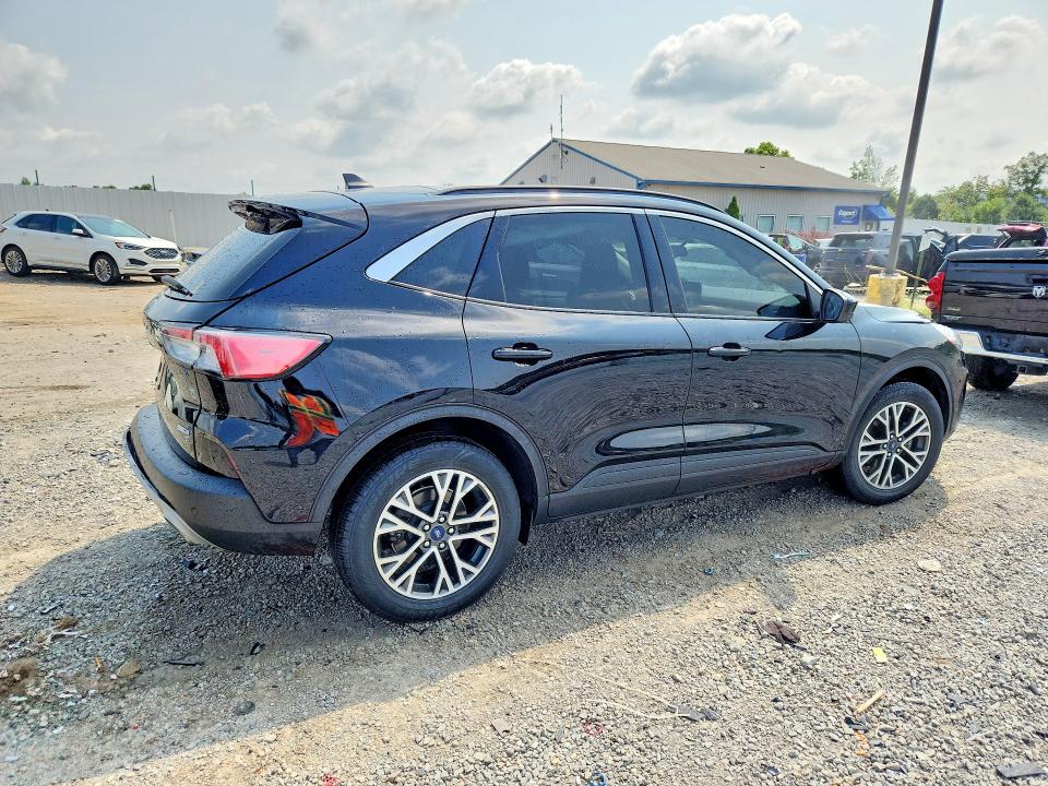 Photo 3 from auction – 2020 FORD ESCAPE with VIN 1FMCU9H61LUA98477