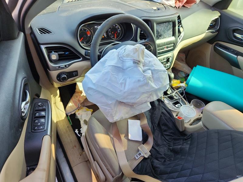 Photo 8 from auction – 2020 JEEP CHEROKEE with VIN 1C4PJLCB3LD528381