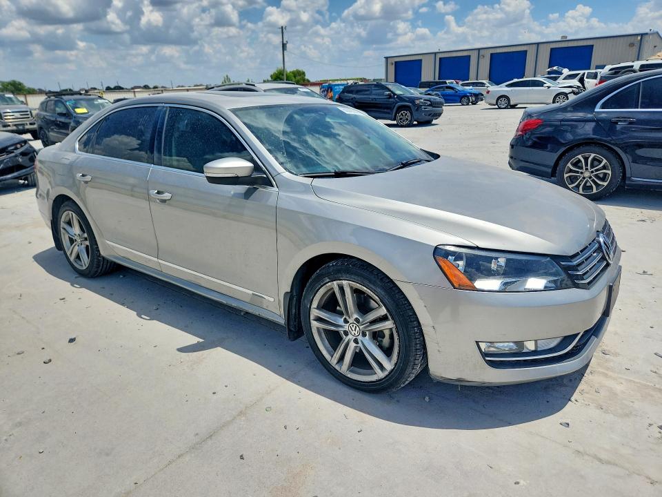 Photo 4 from auction – 2014 VOLKSWAGEN PASSAT with VIN 1VWCN7A32EC087242