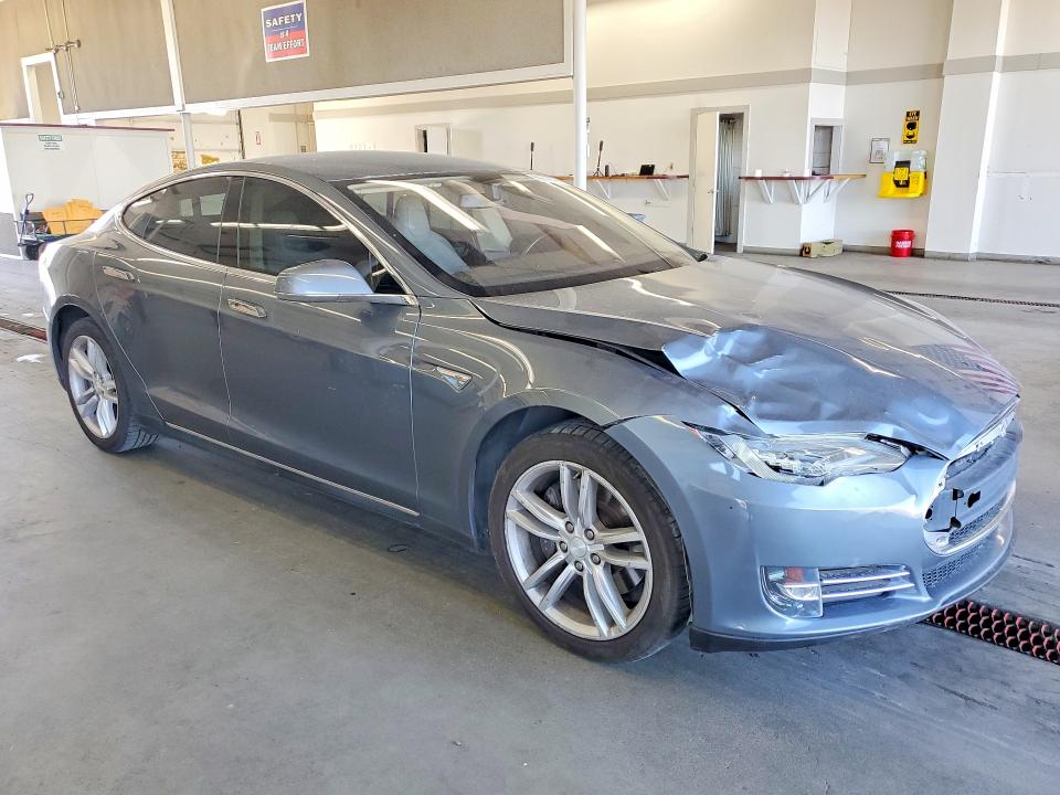Photo 4 from auction – 2013 TESLA MODEL S with VIN 5YJSA1CN8DFP26294