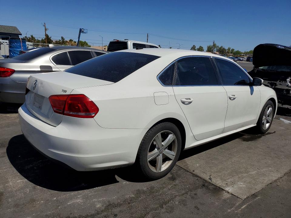 Photo 3 from auction – 2015 VOLKSWAGEN PASSAT with VIN 1VWAT7A33FC085630