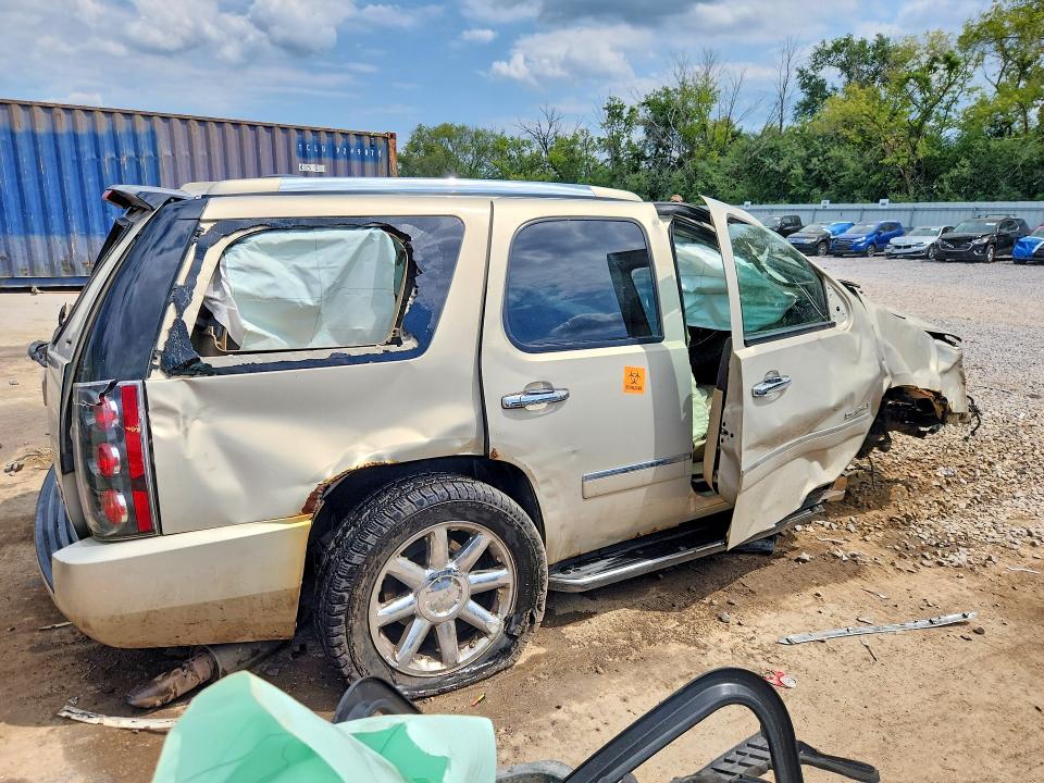Photo 3 from auction – 2010 GMC YUKON with VIN 1GKUKEEF7AR104704