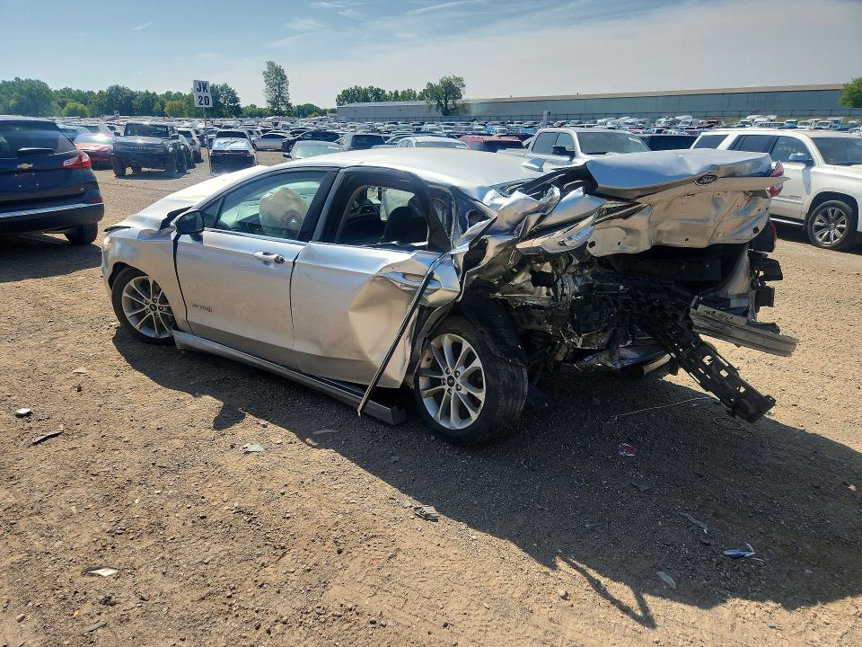 Photo 2 from auction – 2019 FORD FUSION with VIN 3FA6P0LU3KR143506