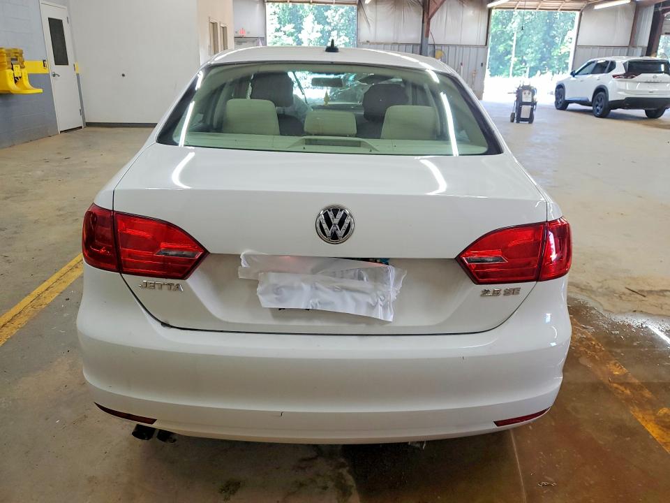 Photo 6 from auction – 2013 VOLKSWAGEN JETTA with VIN 3VWDP7AJ2DM353918
