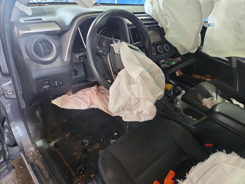 Photo 8 from auction – 2017 TOYOTA RAV4 with VIN JTMZFREV5HJ104634