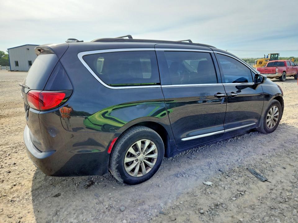 Photo 3 from auction – 2017 CHRYSLER PACIFICA with VIN 2C4RC1BG7HR778151
