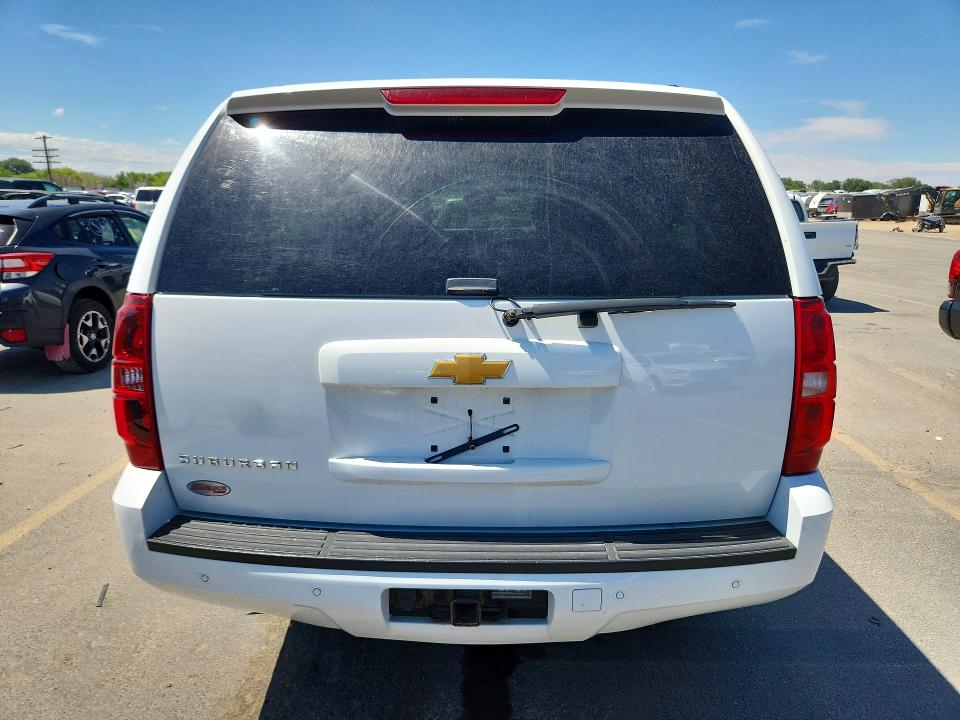 Photo 6 from auction – 2013 CHEVROLET SUBURBAN with VIN 1GNSKHE7XDR358044