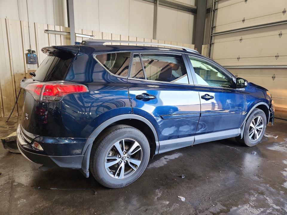 Photo 3 from auction – 2018 TOYOTA RAV4 with VIN JTMRFREV6JJ245556