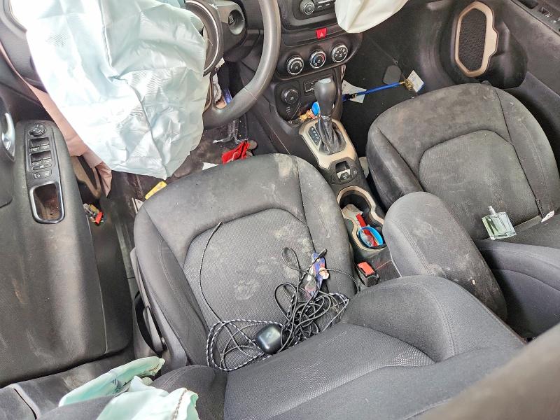Photo 8 from auction – 2017 JEEP RENEGADE with VIN ZACCJBAB6HPG26633