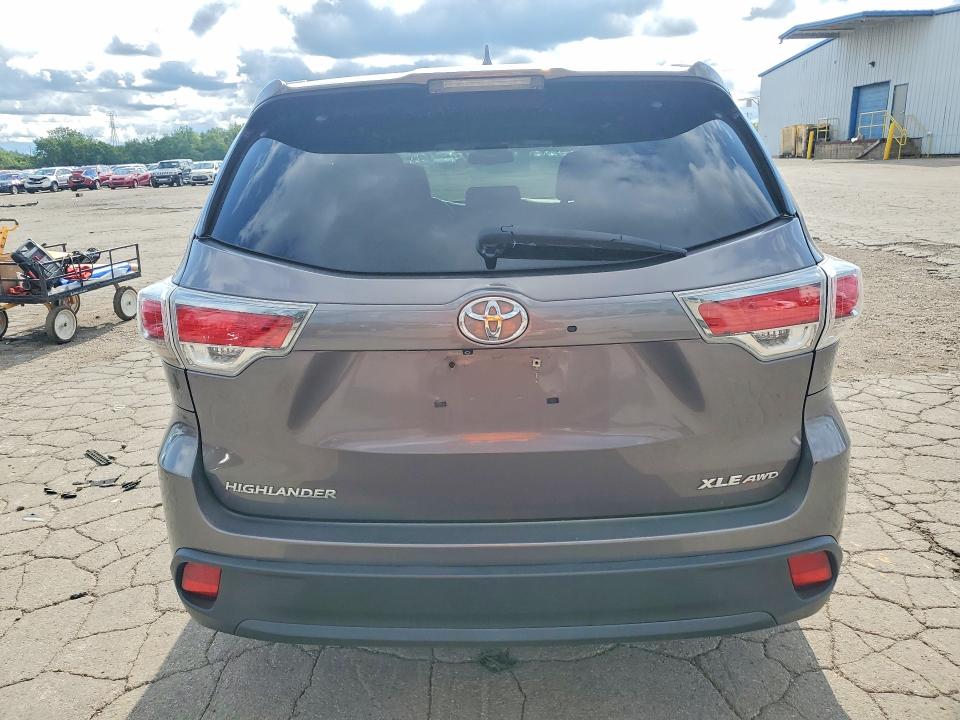 Photo 6 from auction – 2015 TOYOTA HIGHLANDER with VIN 5TDJKRFH2FS131937