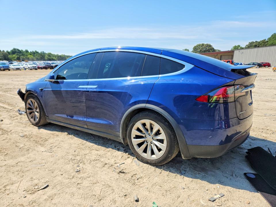 Photo 2 from auction – 2019 TESLA MODEL X with VIN 5YJXCDE28KF151762