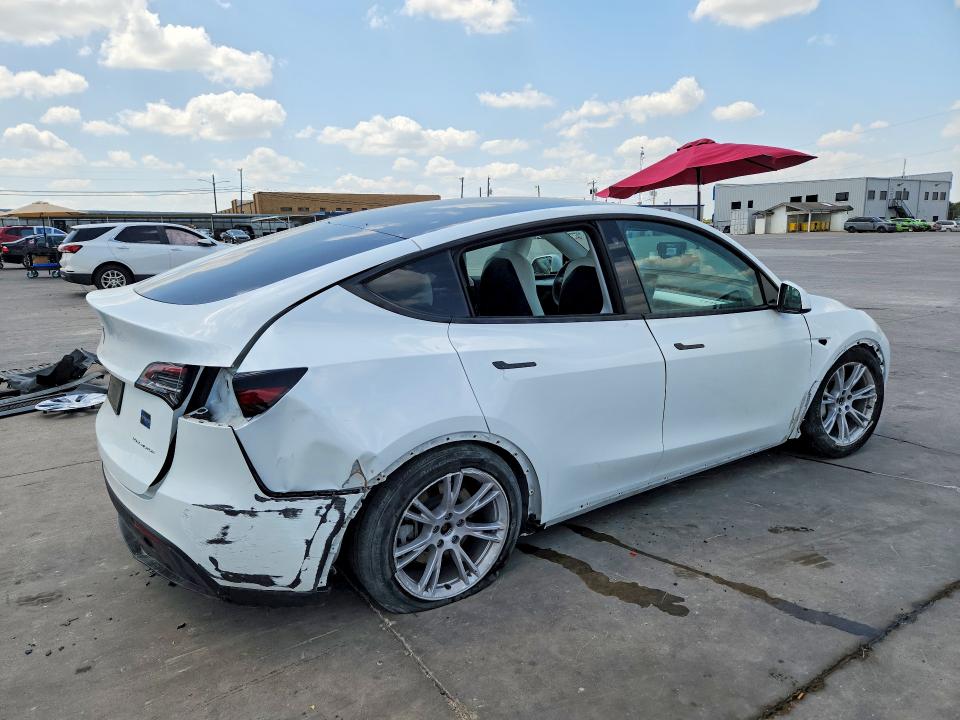 Photo 3 from auction – 2023 TESLA MODEL  Y with VIN 7SAYGDEE8PA100207