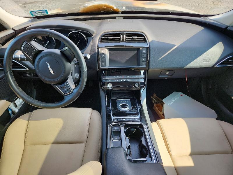Photo 8 from auction – 2018 JAGUAR XE with VIN SAJAJ4FX8JCP37610