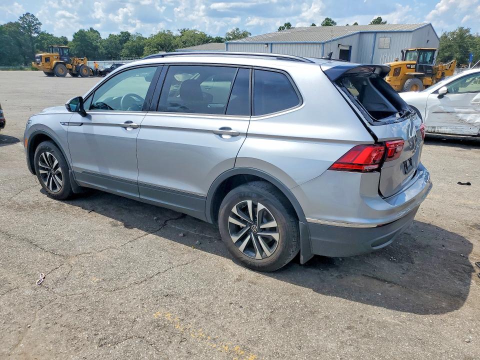 Снимка 2 от търг – 2024 VOLKSWAGEN TIGUAN с VIN 3VVRB7AX7RM233715
