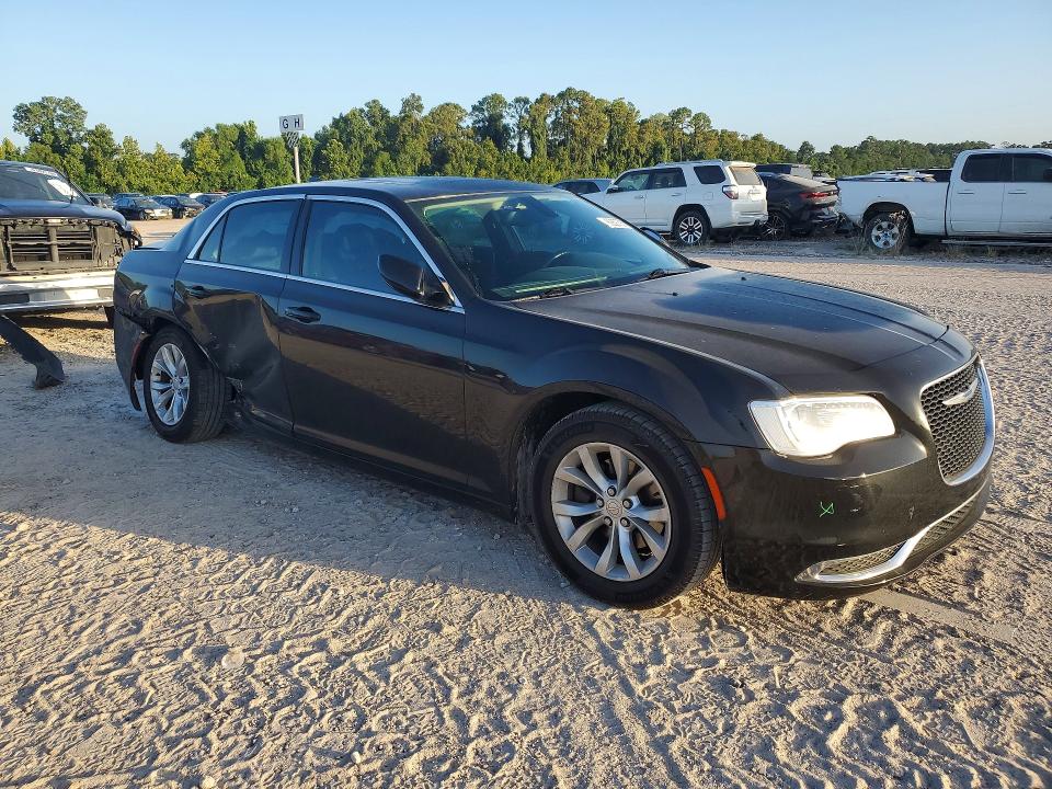 Photo 4 from auction – 2016 CHRYSLER 300 with VIN 2C3CCAAG1GH135097