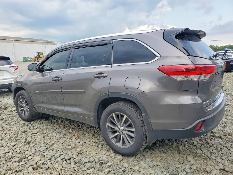 Photo 2 from auction – 2017 TOYOTA HIGHLANDER with VIN 5TDJZRFH4HS415407