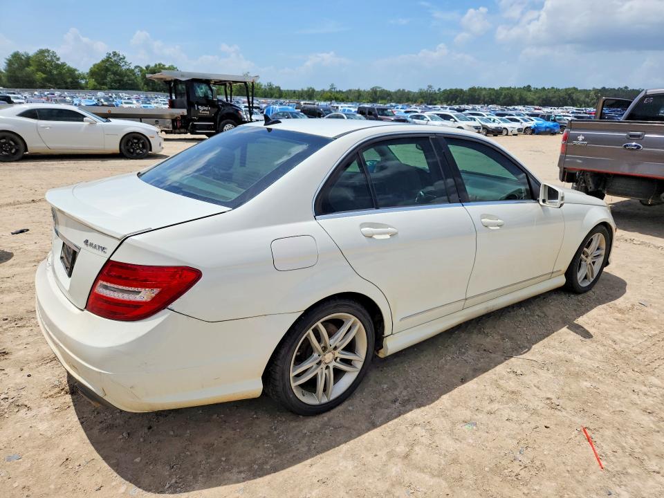 Photo 3 from auction – 2012 MERCEDES-BENZ C with VIN WDDGF8BB6CR206102