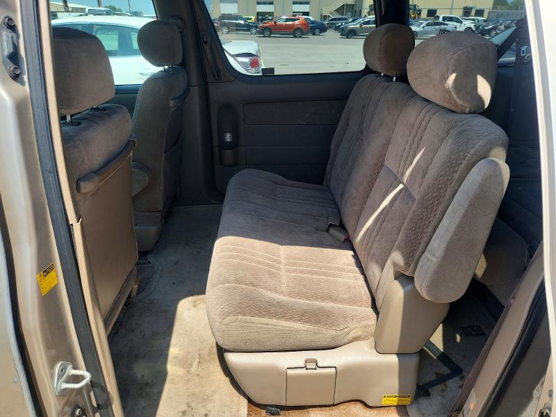 Photo 11 from auction – 2002 TOYOTA SIENNA with VIN 4T3ZF19C52U466451