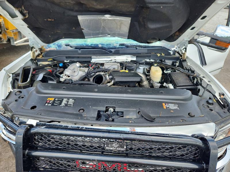 Photo 11 from auction – 2018 GMC SIERRA with VIN 1GT12TEY4JF135964
