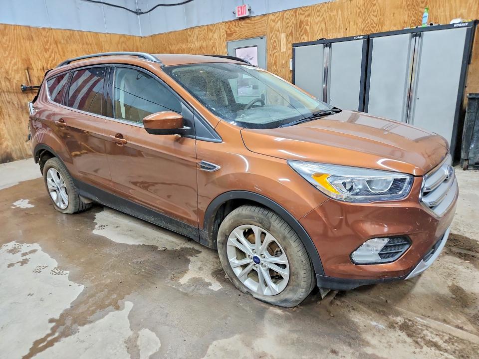 Photo 4 from auction – 2017 FORD ESCAPE with VIN 1FMCU0GD4HUB09989