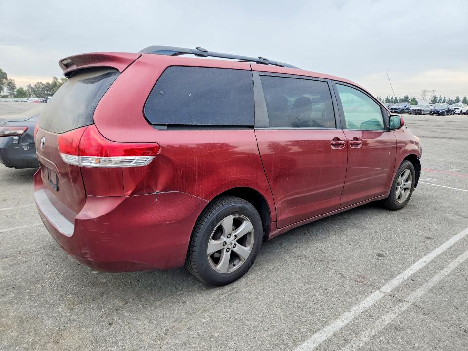 Снимка 3 от търг – 2011 TOYOTA SIENNA с VIN 5TDKK3DC7BS031027