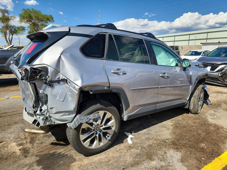 Photo 3 from auction – 2021 TOYOTA RAV4 with VIN 2T3A1RFVXMC236831