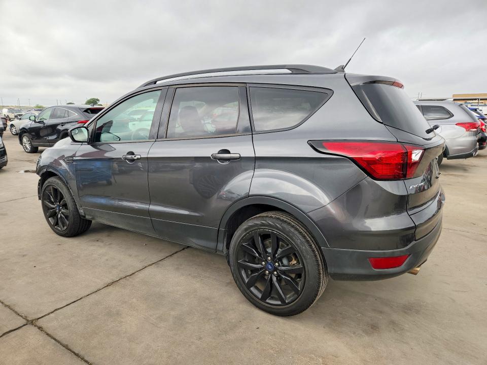Photo 2 from auction – 2019 FORD ESCAPE with VIN 1FMCU0GD1KUB58381