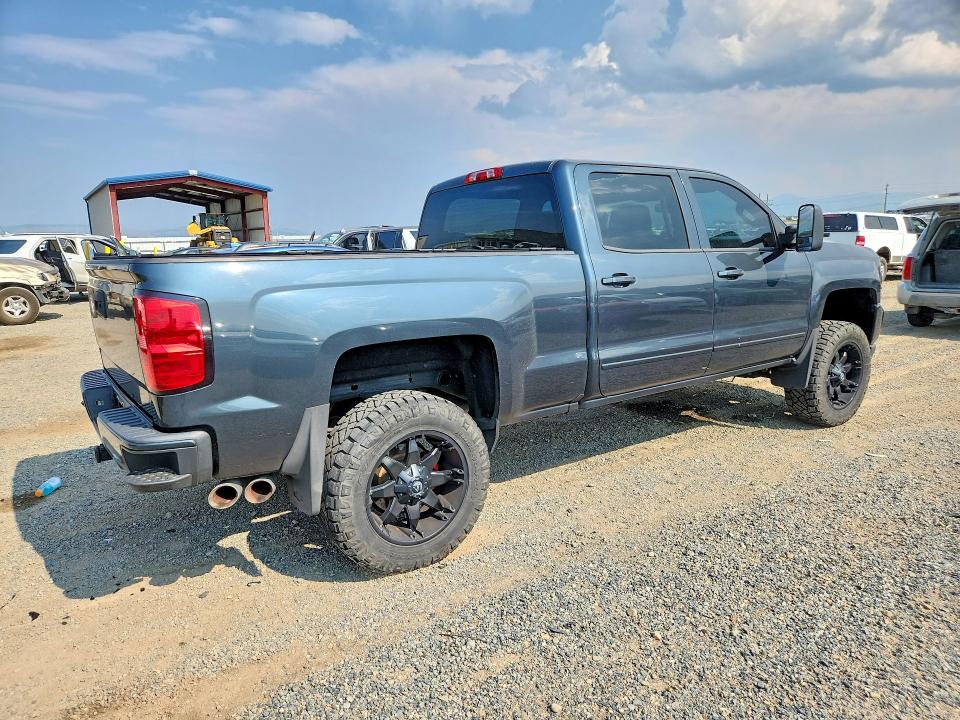 Photo 3 from auction – 2018 CHEVROLET SILVERADO with VIN 3GCUKREC0JG466074