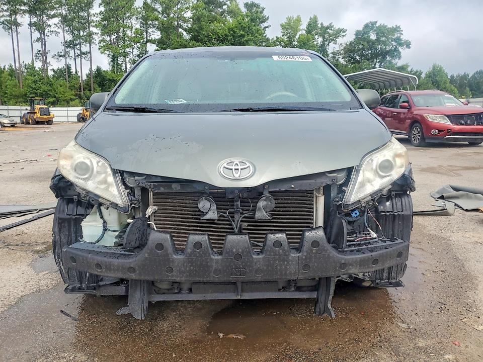 Photo 5 from auction – 2014 TOYOTA SIENNA with VIN 5TDYK3DC8ES437526