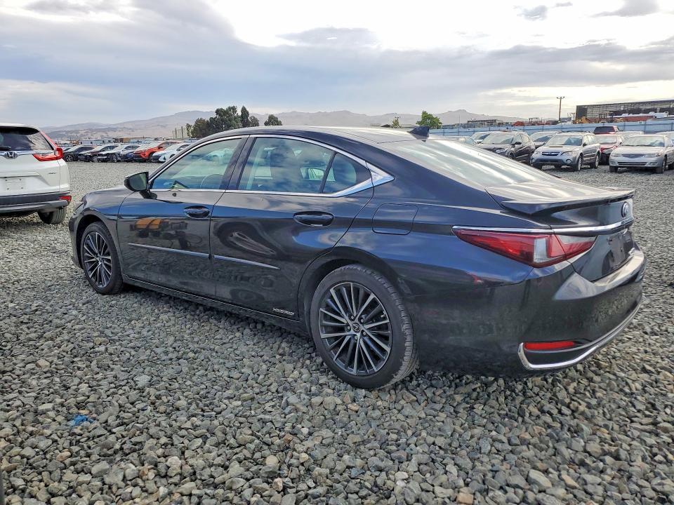Photo 2 from auction – 2022 LEXUS ES 300H with VIN 58ADA1C17NU014247