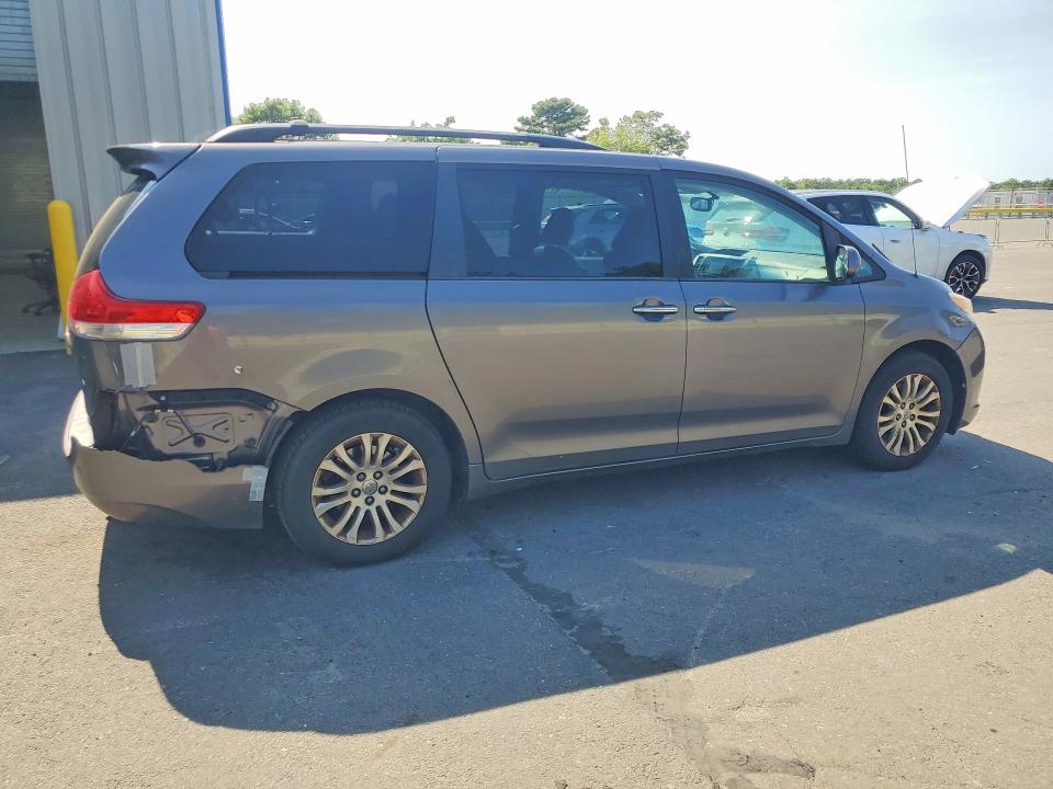 Photo 3 from auction – 2014 TOYOTA SIENNA with VIN 5TDYK3DC7ES472199