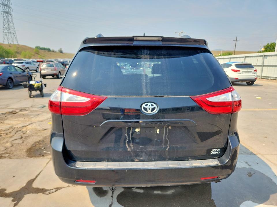 Photo 6 from auction – 2018 TOYOTA SIENNA with VIN 5TDDZ3DC1JS198843