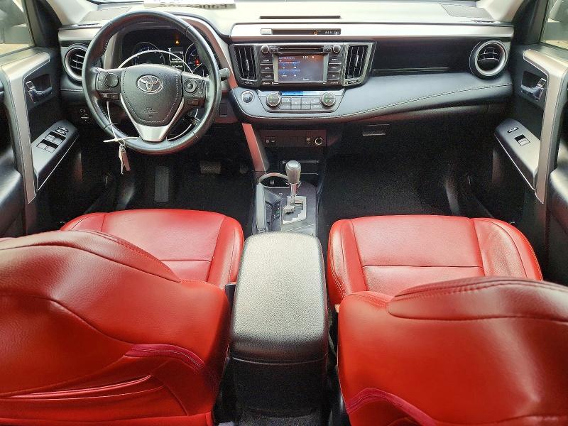 Photo 8 from auction – 2018 TOYOTA RAV4 with VIN JTMRFREV2JJ231444