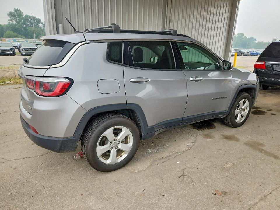 Photo 3 from auction – 2018 JEEP COMPASS with VIN 3C4NJDBB7JT333728