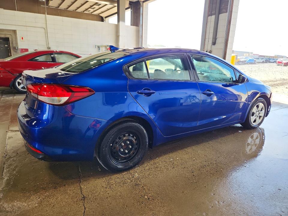 Photo 3 from auction – 2018 KIA FORTE with VIN 3KPFK4A72JE246337