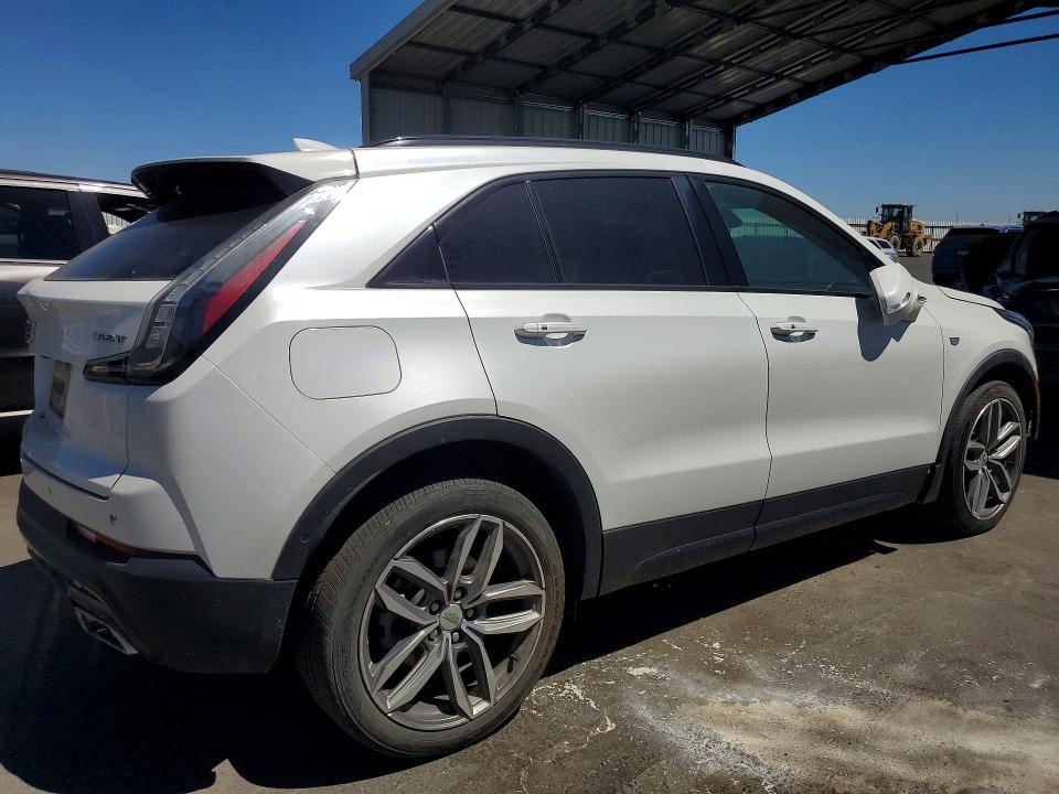 Photo 3 from auction – 2020 CADILLAC XT4 with VIN 1GYFZER49LF149067